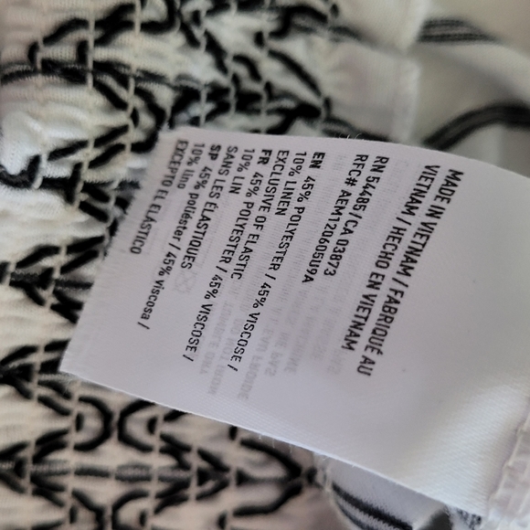 Medium american eagle black & white ruffled striped cropped off the shoulder tee - Picture 4 of 4